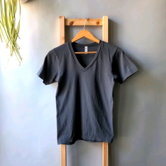 American Apparel Charcoal Grey V-Neck Tee T-Shirt Size XS Extra Small Staple - Picture 1 of 3